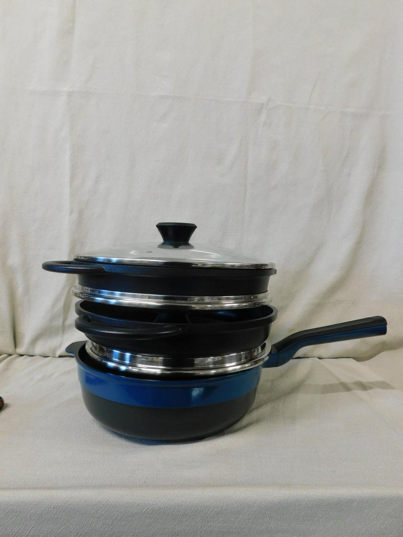 3 Covered Cooking Pots (1 of 4)