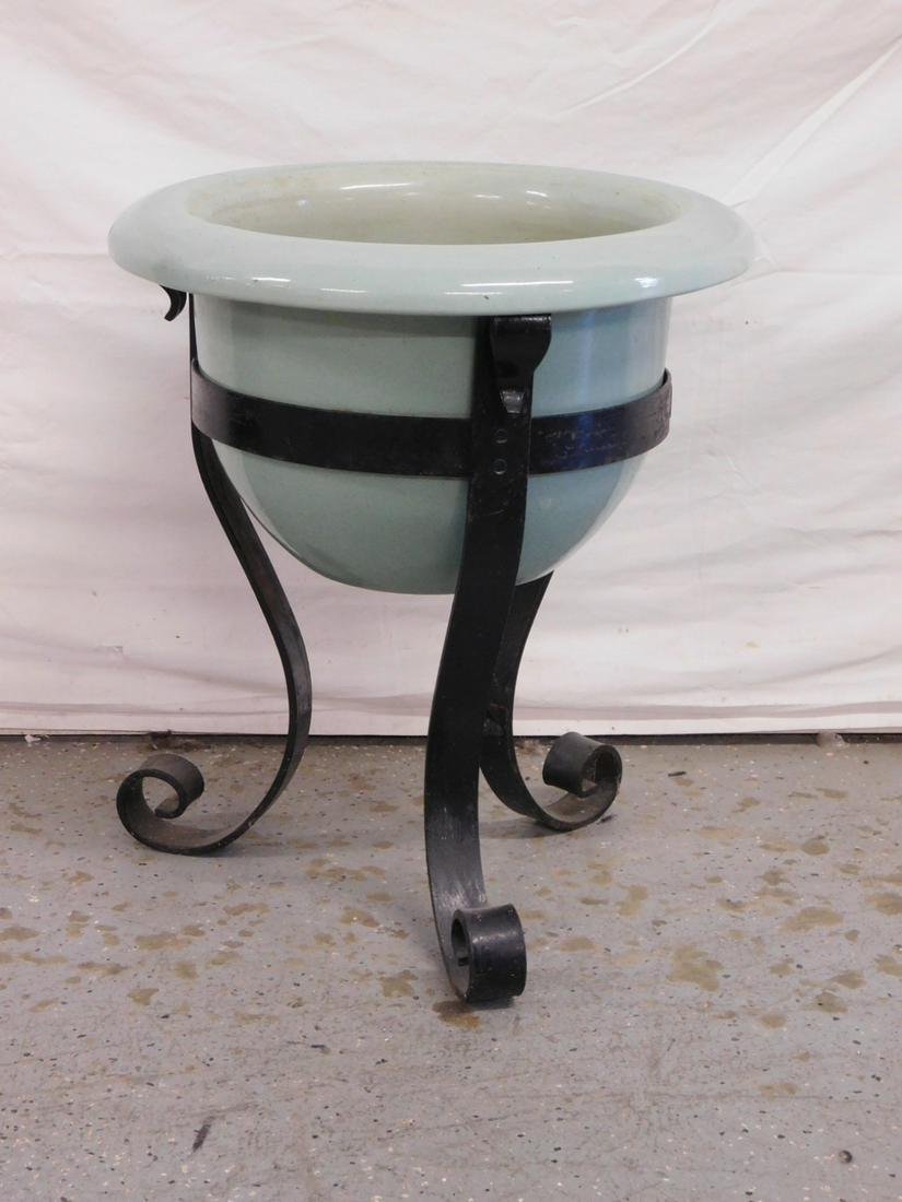 Garden Urn on Stand (1 of 4)