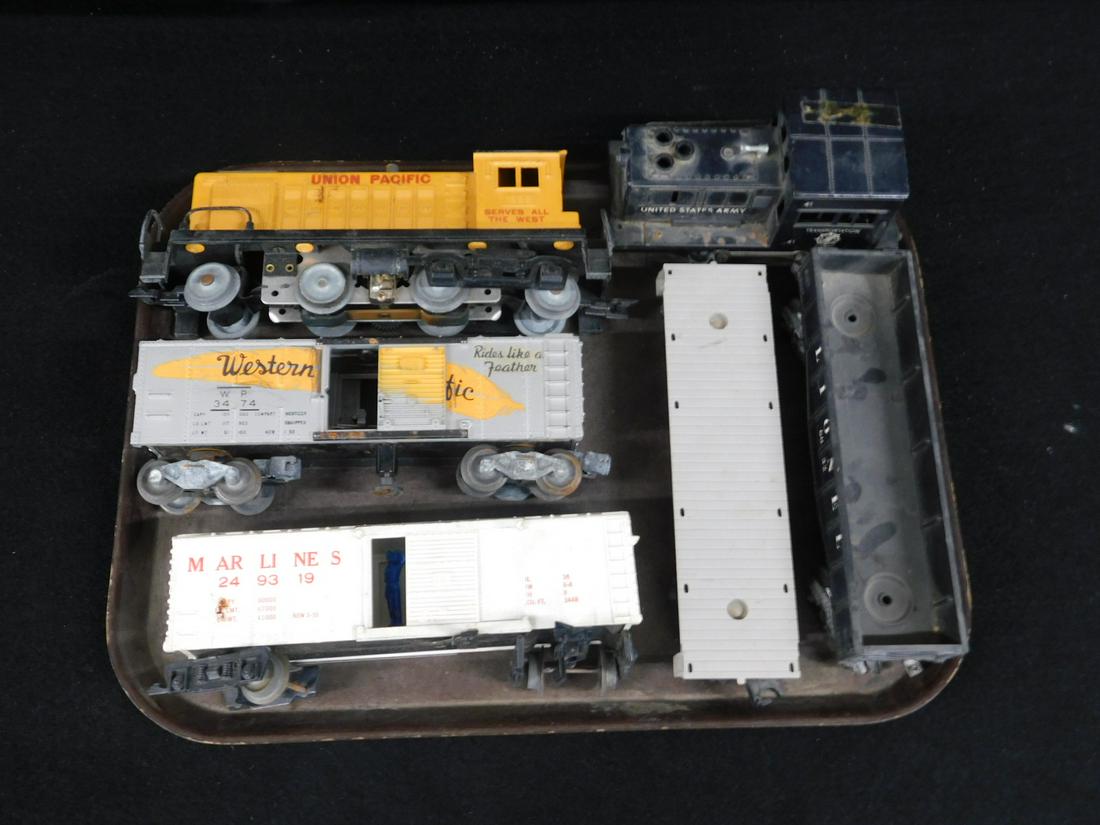Assorted Lionel Trains Cars (1 of 12)