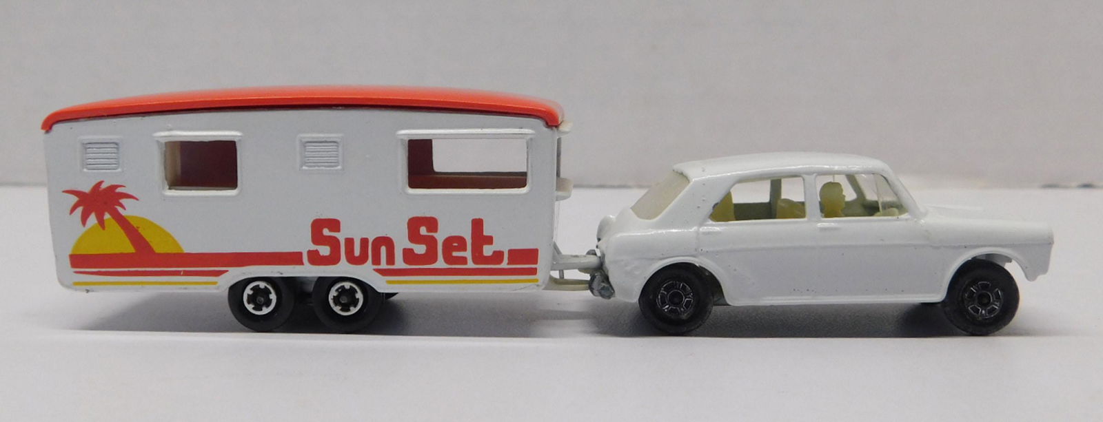 Matchbox Series Car & Trailer (1 of 3)