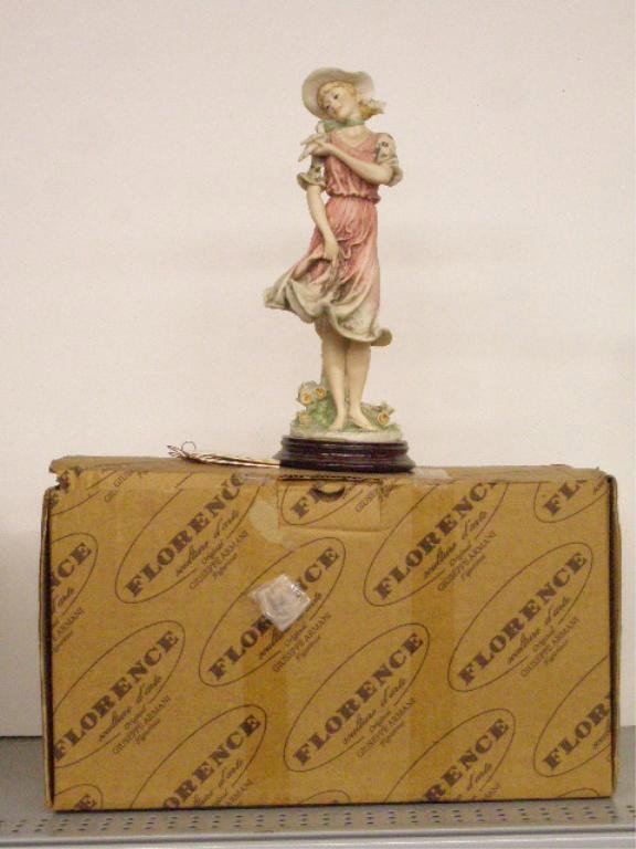 Giuseppe Armani Elise Figure: 1997 Florence sculture d'arte, Giuseppe Armani #410-C Elise - 1999 Figure of the Year 10" figure with box. CONDITION: Very good with no damage.