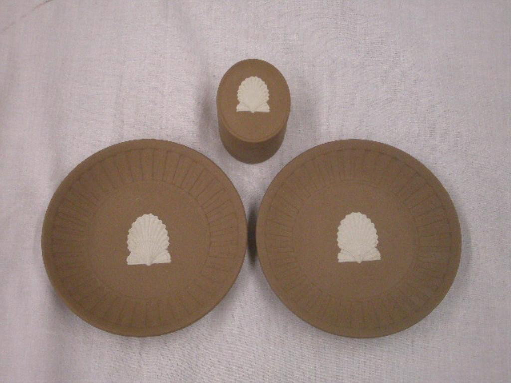 Wedgwood Brown Jasperware Box & Dishes: Wedgwood brown Jasperware 2" x 1 3/4" small box and pair of 4 1/2" dishes with shell designs. CONDITION: Very good with no damage.
