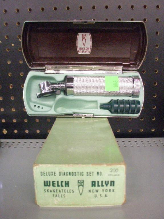 Welch Allyn Deluxe Diagnostic set No. 200: Welch Allyn Deluxe Diagnostic set No. 200, in original containers, mid 20th C. CONDITION: Completeness unknown.
