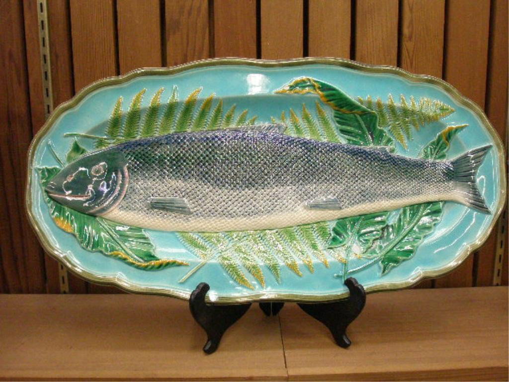 19th c. Wedgwood Majolica Fish Platter: c.1880 Wedgwood Majolica 25 1/8" x 12 3/4" fish serving platter.