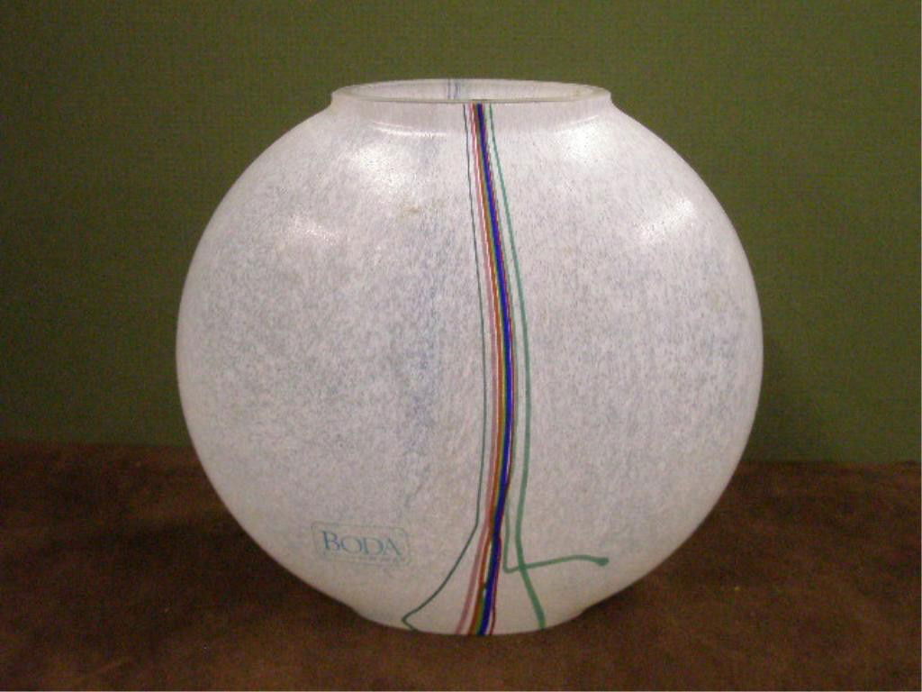 Kosta Boda Glass Vase: Kosta Boda art glass 5 3/4" vase designed by Bertil Vallien.