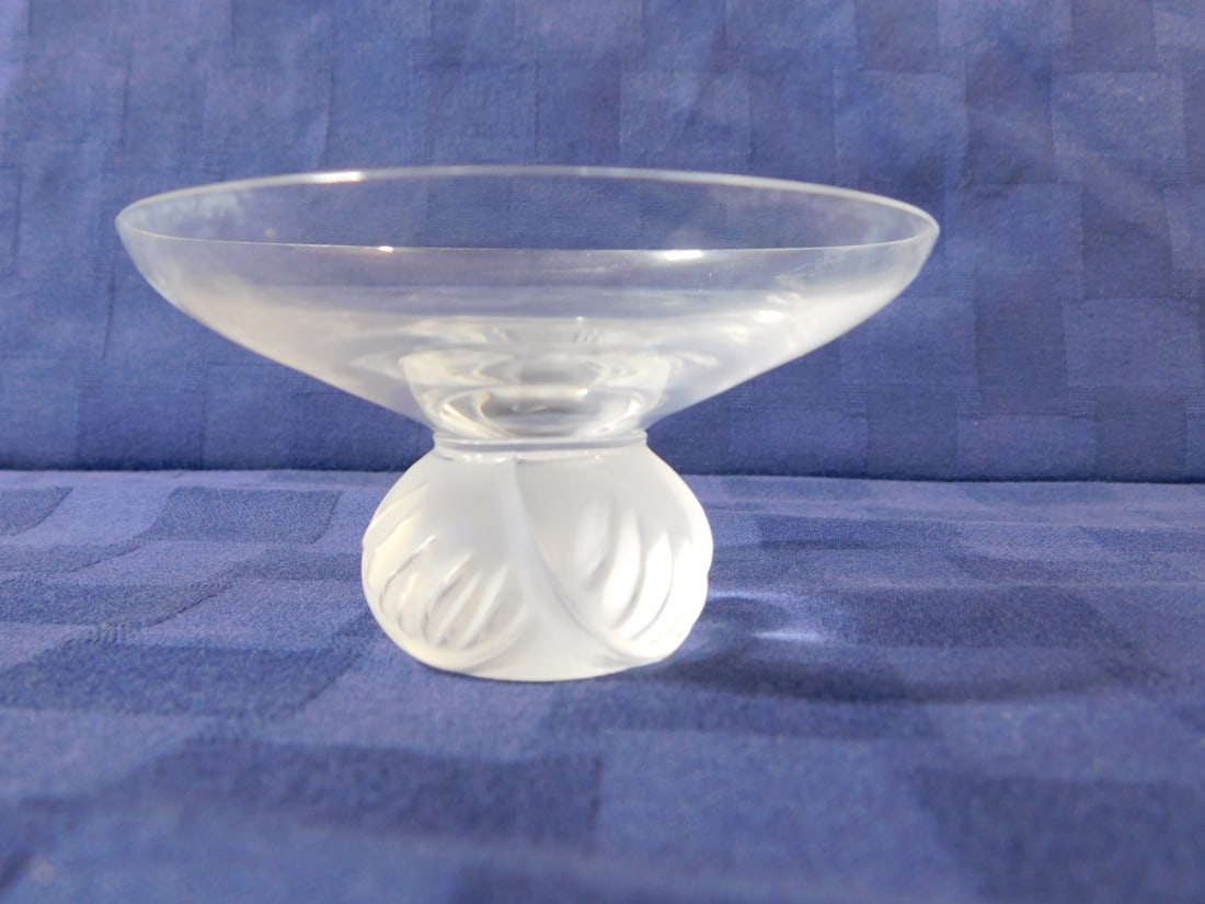 Lalique Saki Glass: Lalique Saki Glass, #11094?, clear bowl, frosted four leaf ball form base, 3 1/2"d, 1 3/4"h, original fitted box. CONDITION: Vintage,new in box.