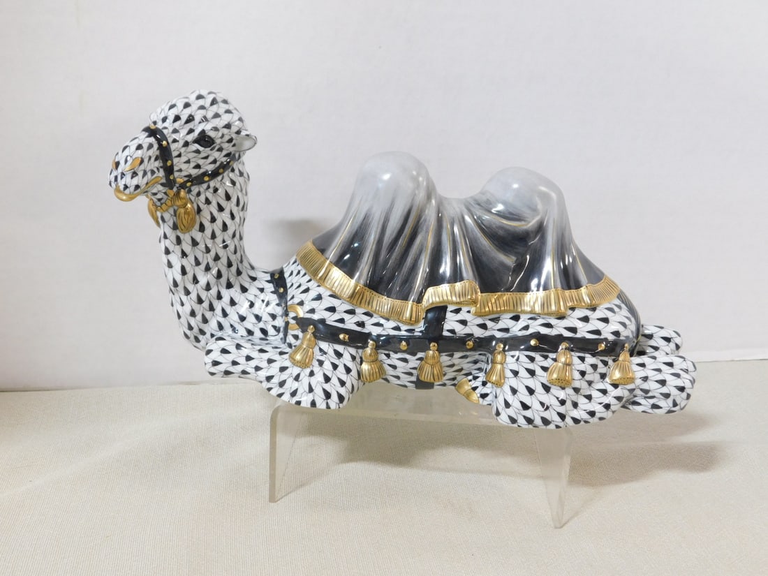 Herend Reclining Camel (1 of 3)