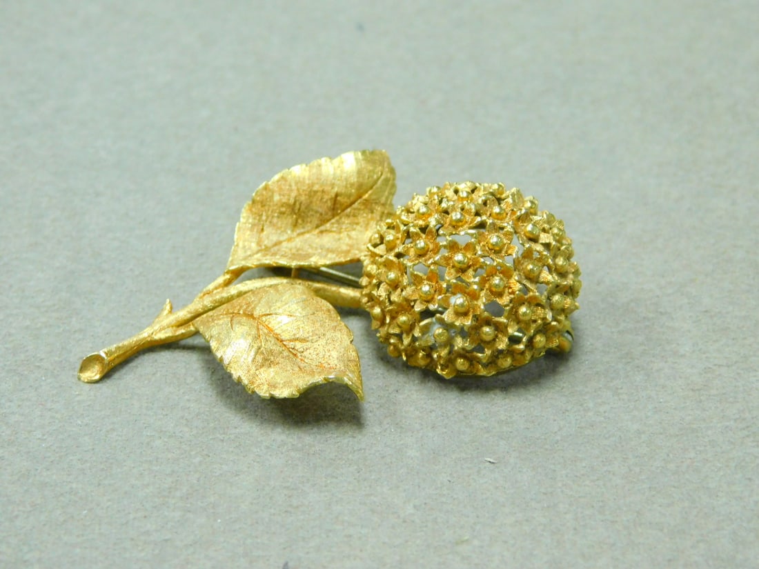 Gold Floral Pin (1 of 3)