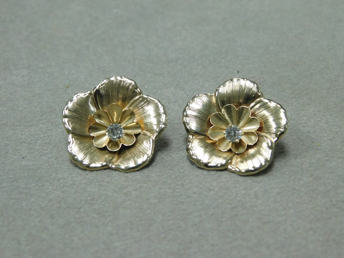 Pr 14k YG Diamond in Flower Earrings (1 of 1)