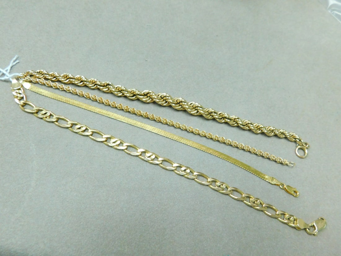 4 Gold Chain Bracelets (1 of 3)