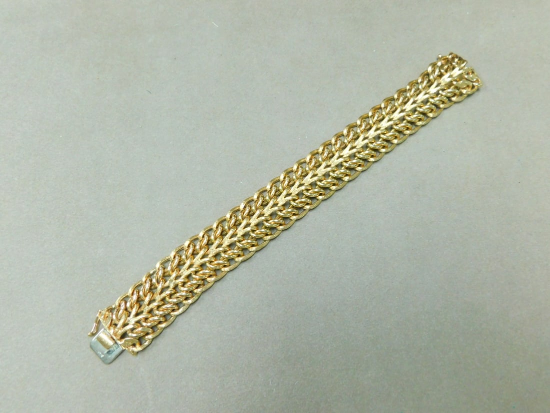 14k YG Wide Link Bracelet (1 of 4)