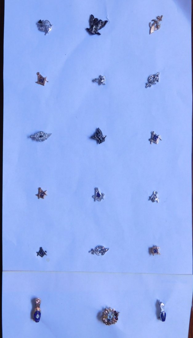18 Masonic Lapel Pins (1 of 5)