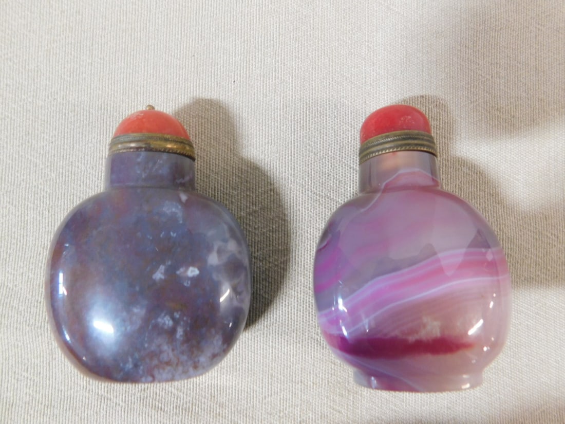 2 Chinese Agate Snuff Bottles: Two Chinese Agate Snuff Bottles, 3"h in lavender to gray agate and 2 3/4"h in gray / blue / lavender agate, 20th C. CONDITION: Very good.