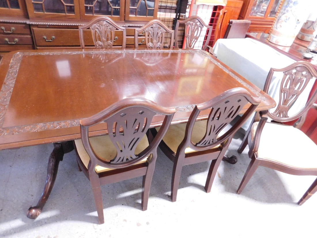 Federal Style Table & Chairs: Federal Style Table and Chairs, mahogany, bench made, attributed to Feldenkreis, Phila., includes: four side and two arm shield back chairs with carved palm leaf splats, bow front slip seats, 39"h, an