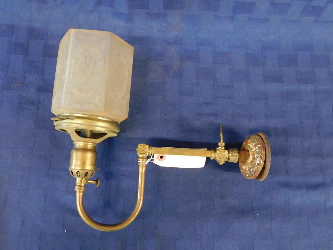 Gas Wall Lamp: Gas Wall Lamp, Victorian, brass fittings, frosted and molded glass hexagonal shade, 5"h, late 19th C. CONDITION: Tarnished.