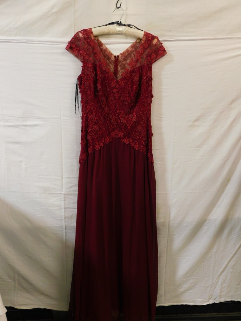 Tadashi Shoji Evening Dress Sz 12 (1 of 4)