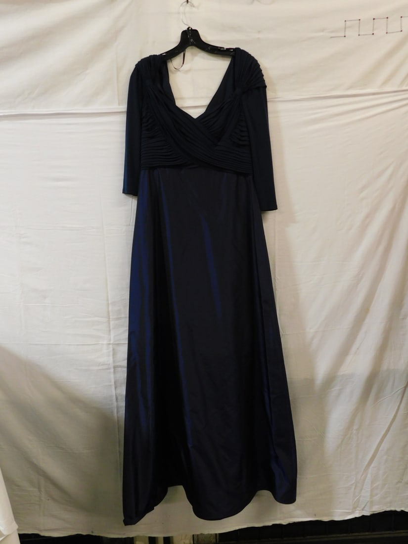 Tadashi Shoji Collection Evening Dress Size 10 NWT (1 of 5)