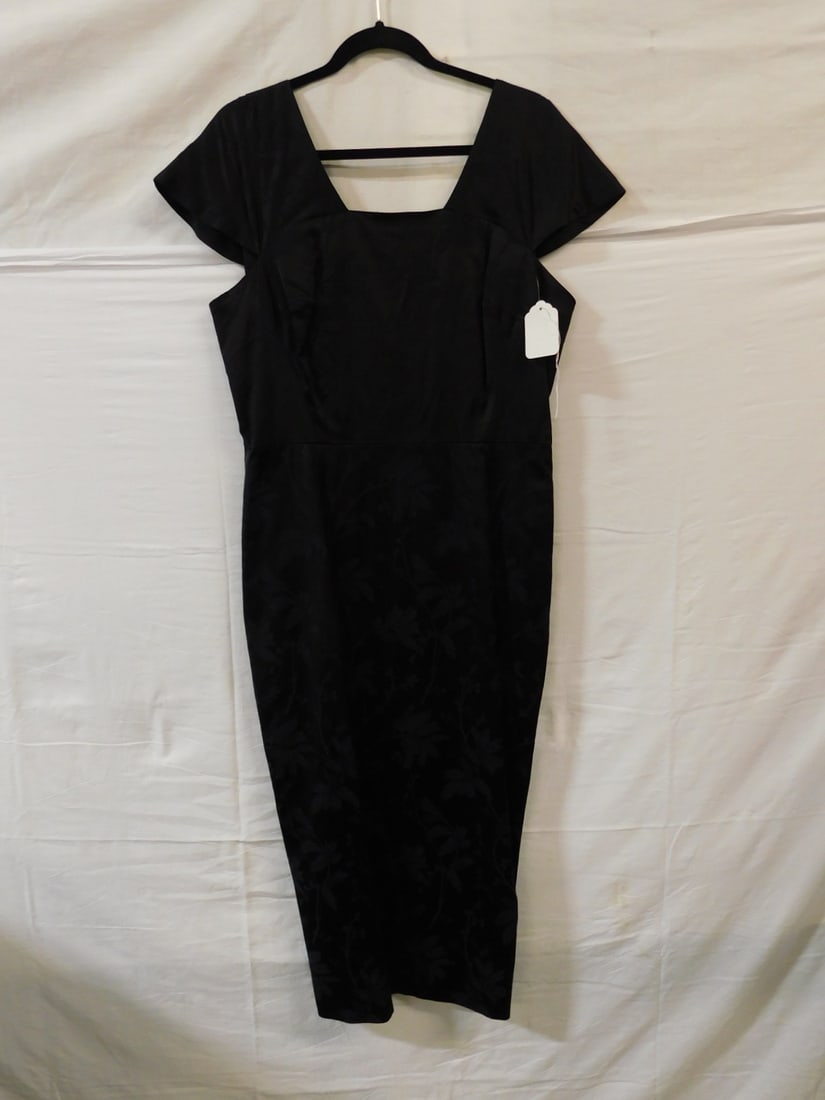 Etro Black Damask Dress Sz 48: Etro Black Damask Dress Sz 48. Black damask floral print dress with cap sleeves, cotton-viscose blend, gold tone back zipper, mid-length, size 48. In very good condition with no issues noted