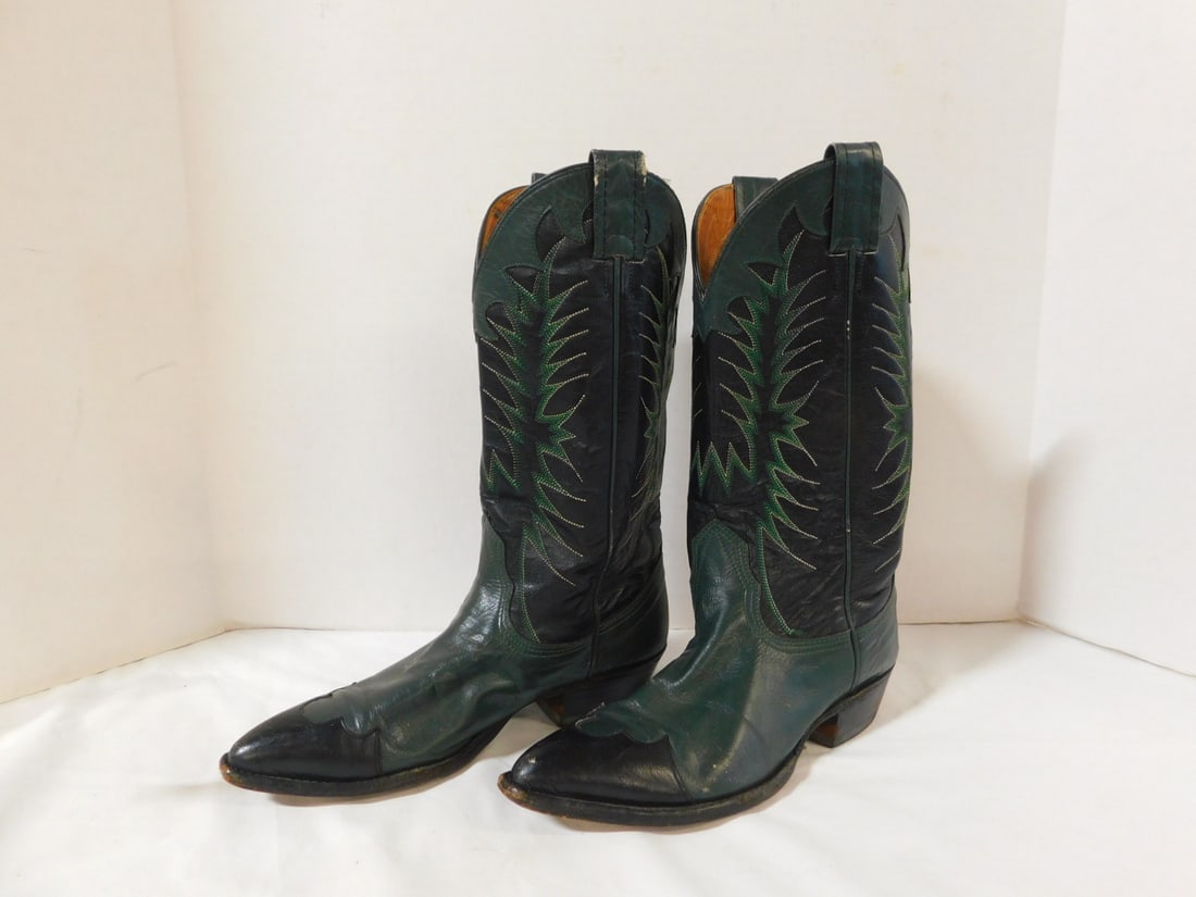 Vintage Nocona Western Cowboy Boots - Sz 6: Vintage Nocona Western Cowboy Boots - Sz 6B. Green and black wing tip style, green foot with black tips, emboidered 12" shaft. In good used condition wth some scuffs and wear to the toe and soles.