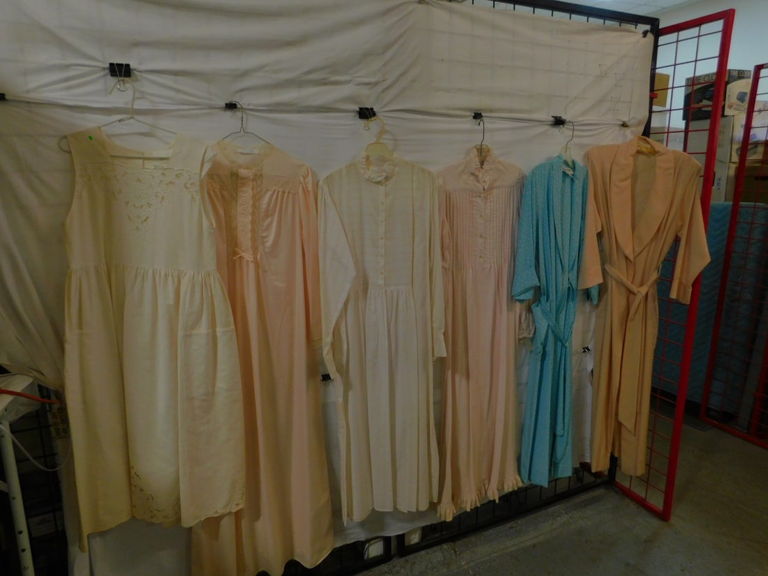 5 Ladies Nightgowns & Robes (1 of 3)