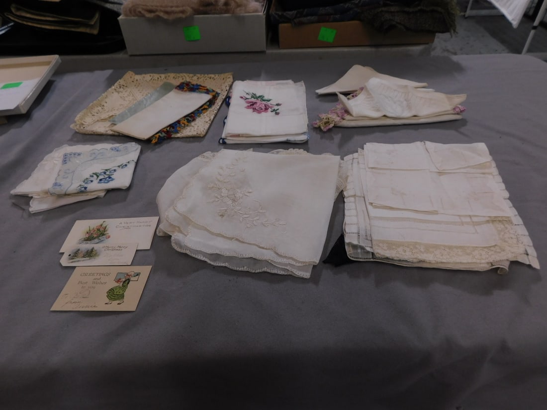 22 Vintage Lady's Hankies (1 of 5)