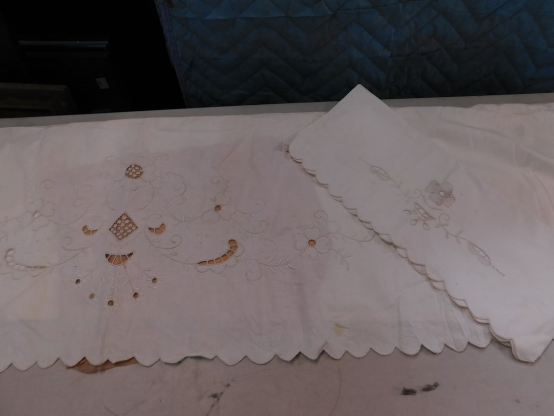 Vintage Bedspread & Pillow Case (1 of 4)