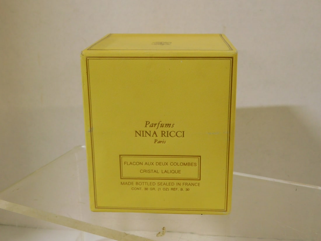 Nina Ricci - "L" Air du Temps": Nina Ricci - "L" Air du Temps", Paris, perfume in Lalique crystal bottle, original unopened box. CONDITION: Vintage, new, original unopened box. No shipping.