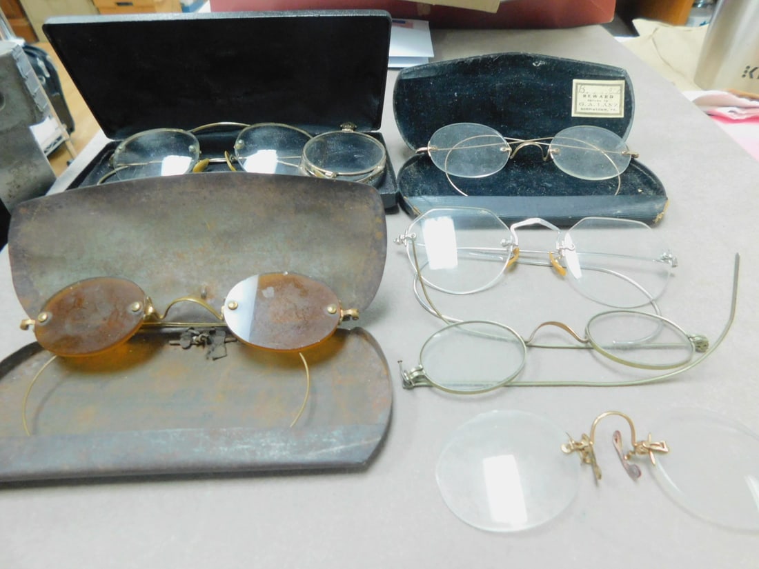 7 Vintage Eye Glasses: Seven Vintage Eye Glasses in gold filled and silver plate, metal frames; includes one pence meg and one pair of sunglasses, 19th to 20th C. CONDITION: Preowned and used from fair to very good.