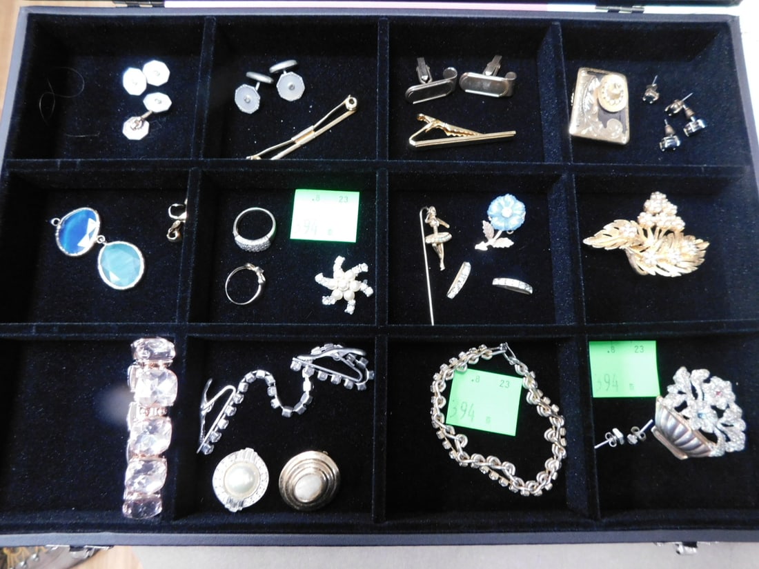 Lady's & Gent's Jewelry (1 of 6)