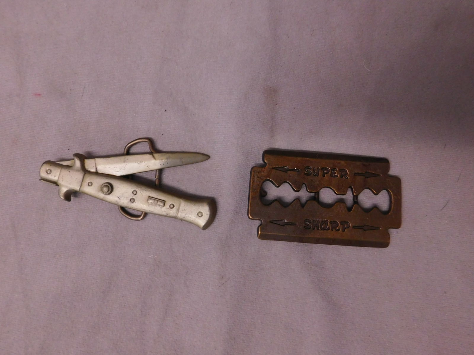 Vintage Knife & Razor Novelty Belt Buckles (1 of 4)