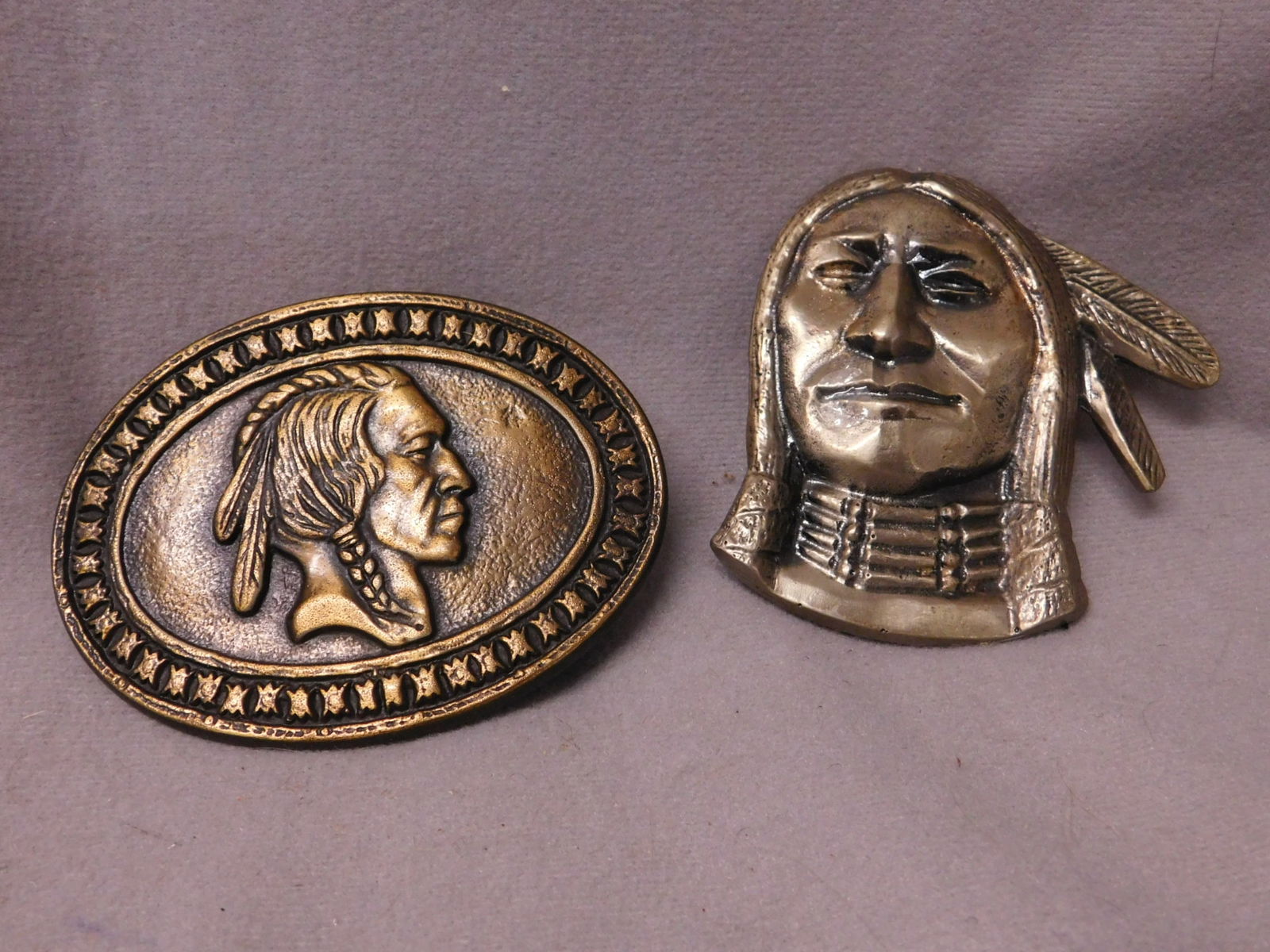2 Vintage Indian Head Belt Buckles (1 of 6)