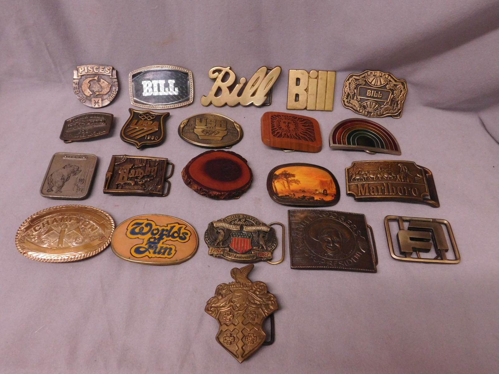 21 Vintage Novelty Belt Buckles (1 of 13)