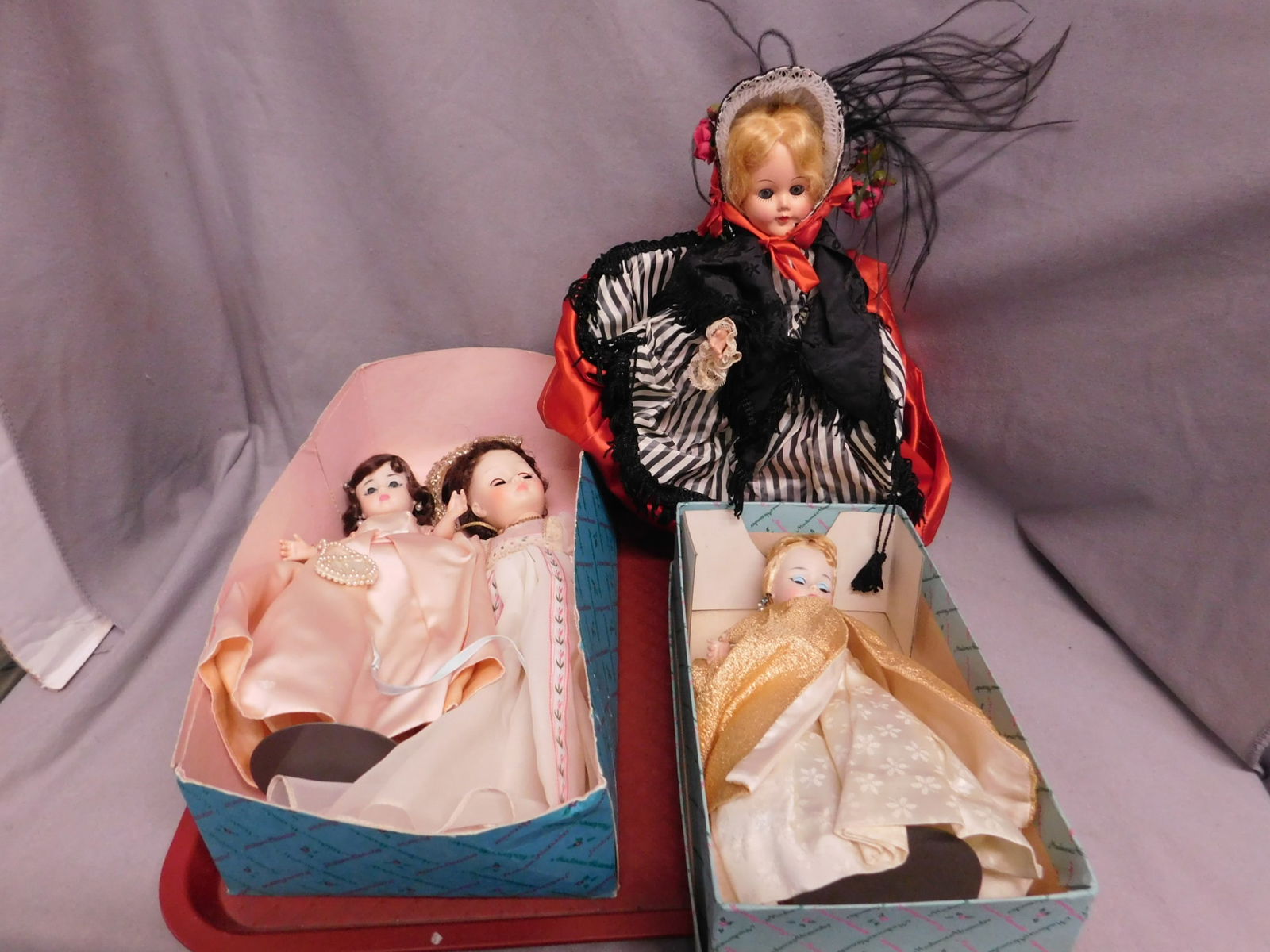 4 Vinyl Dolls (1 of 6)