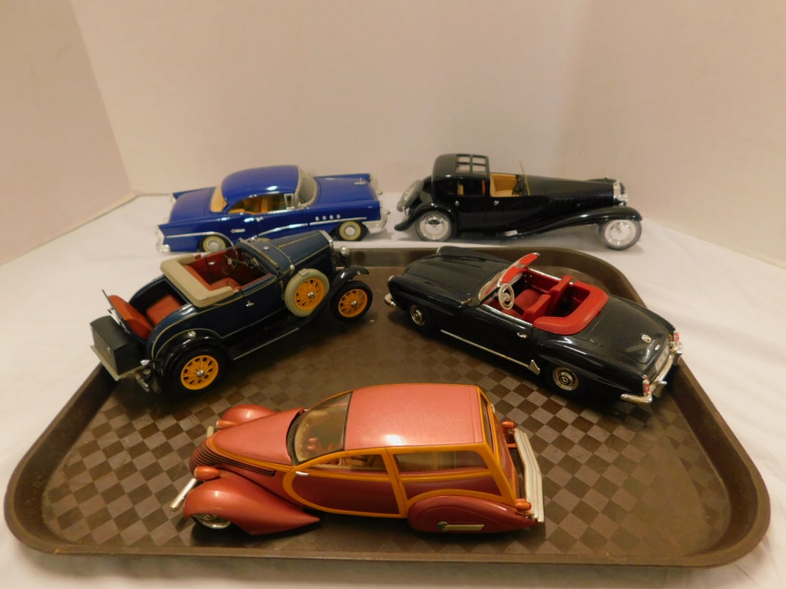 5 Die Cast Scale Model Cars (1 of 5)