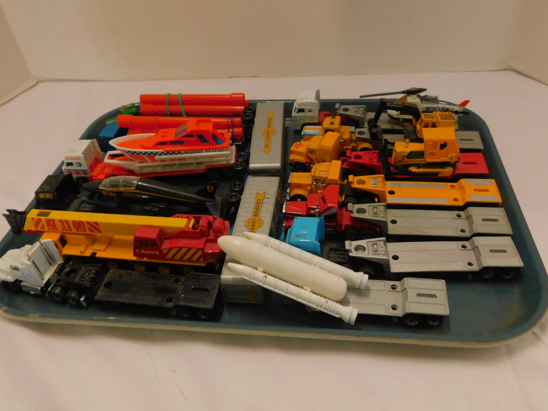 Matchbox Transport Tractor Trailers (1 of 5)