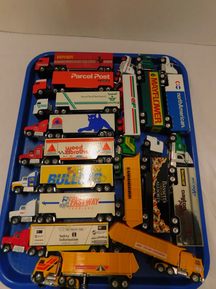 16 Matchbox Tractor Trailers (1 of 4)