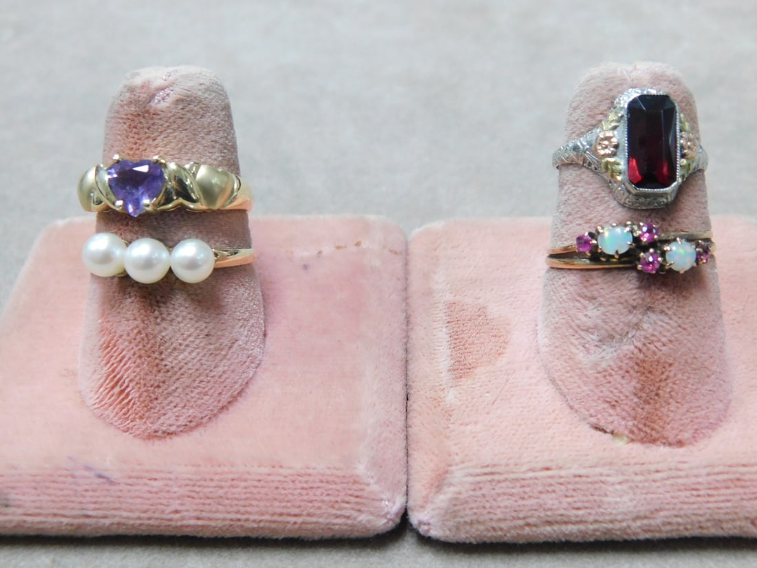 4 Gold Ladies Rings (1 of 4)