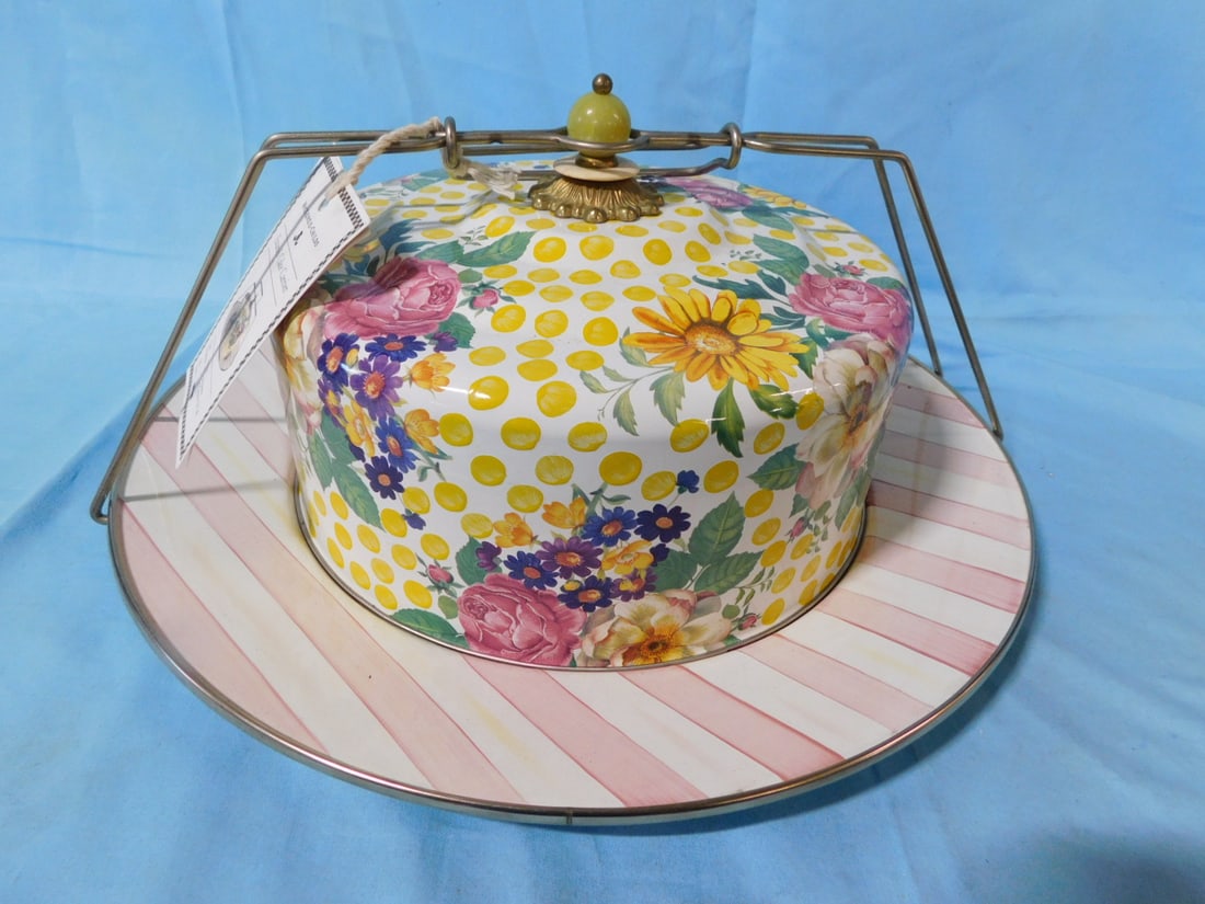 Mac Kenzie - Child's Cake Carrier (1 of 4)