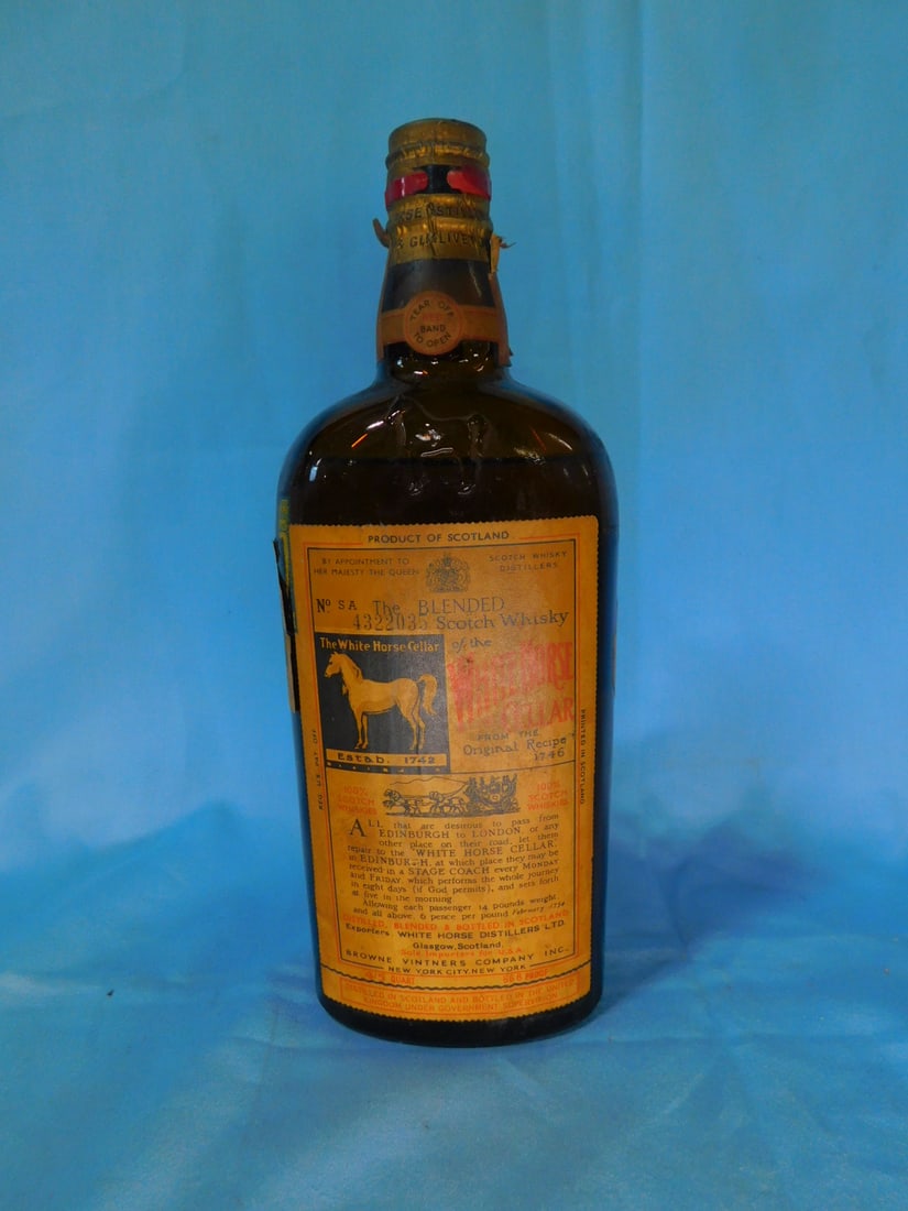 Vintage White Horse Scotch Whisky (1 of 6)