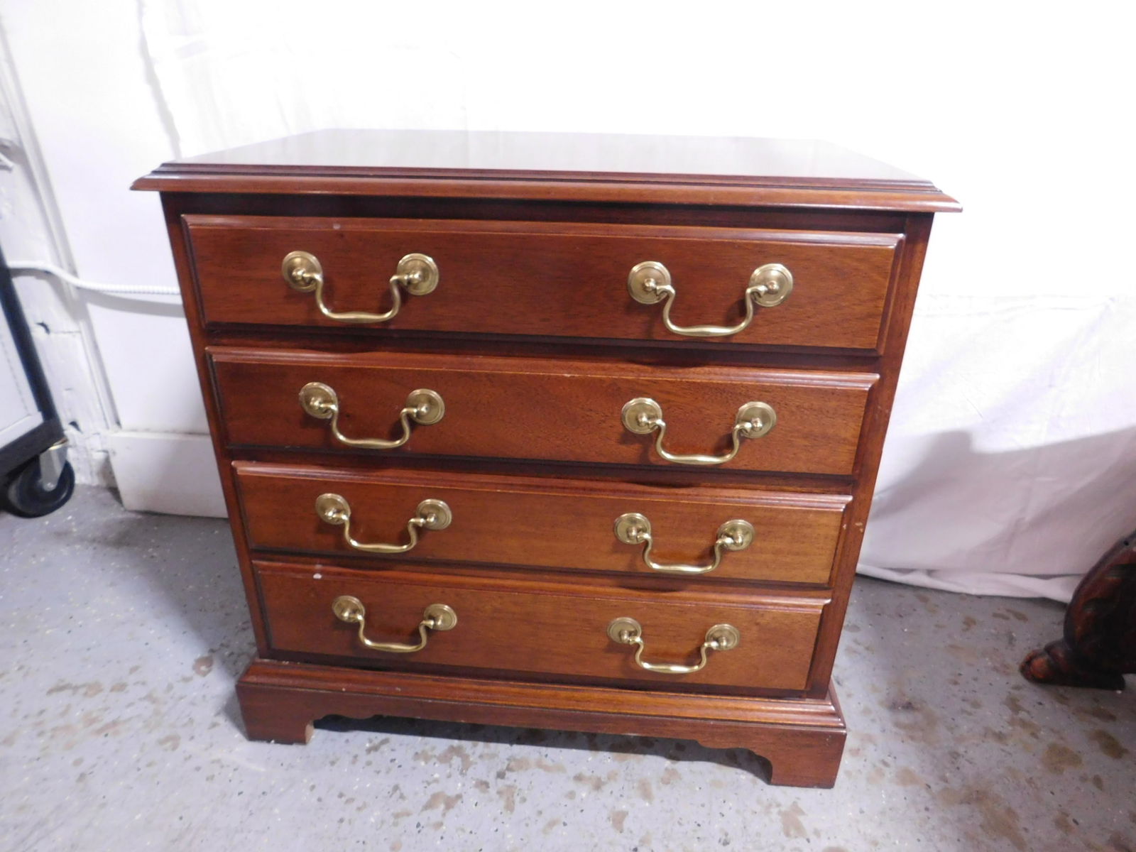 Hickory Furniture Small Chest (1 of 4)