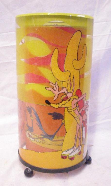 Wile E. Coyote & Road Runner Motion Lamp: 1970 Visual Effects Inc. Warner Bros. Wile E. Coyote & Road Runner 12 1/4" motion lamp. CONDITION: Works, very good with no damage.
