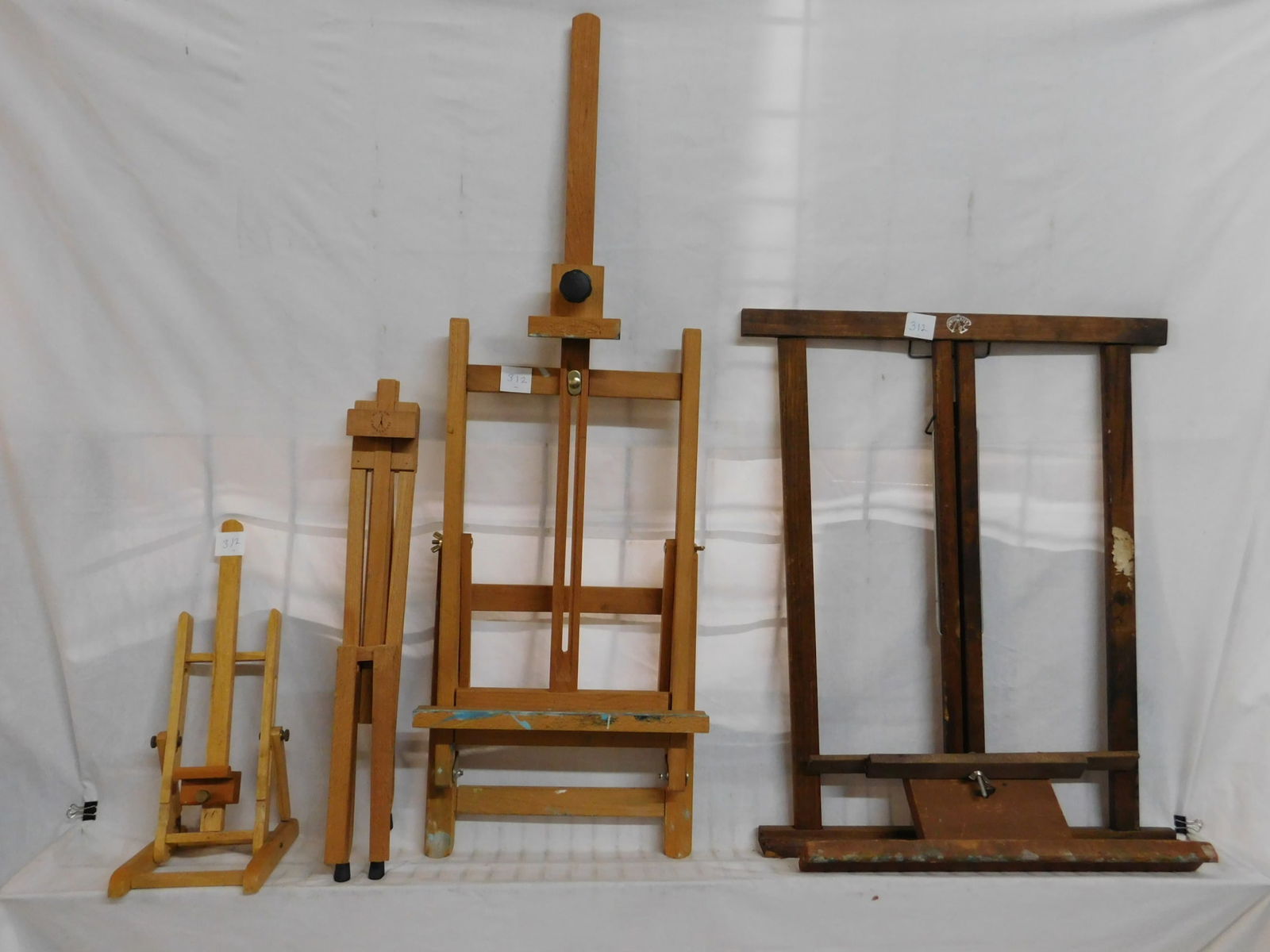 4 Artist Easels (1 of 3)