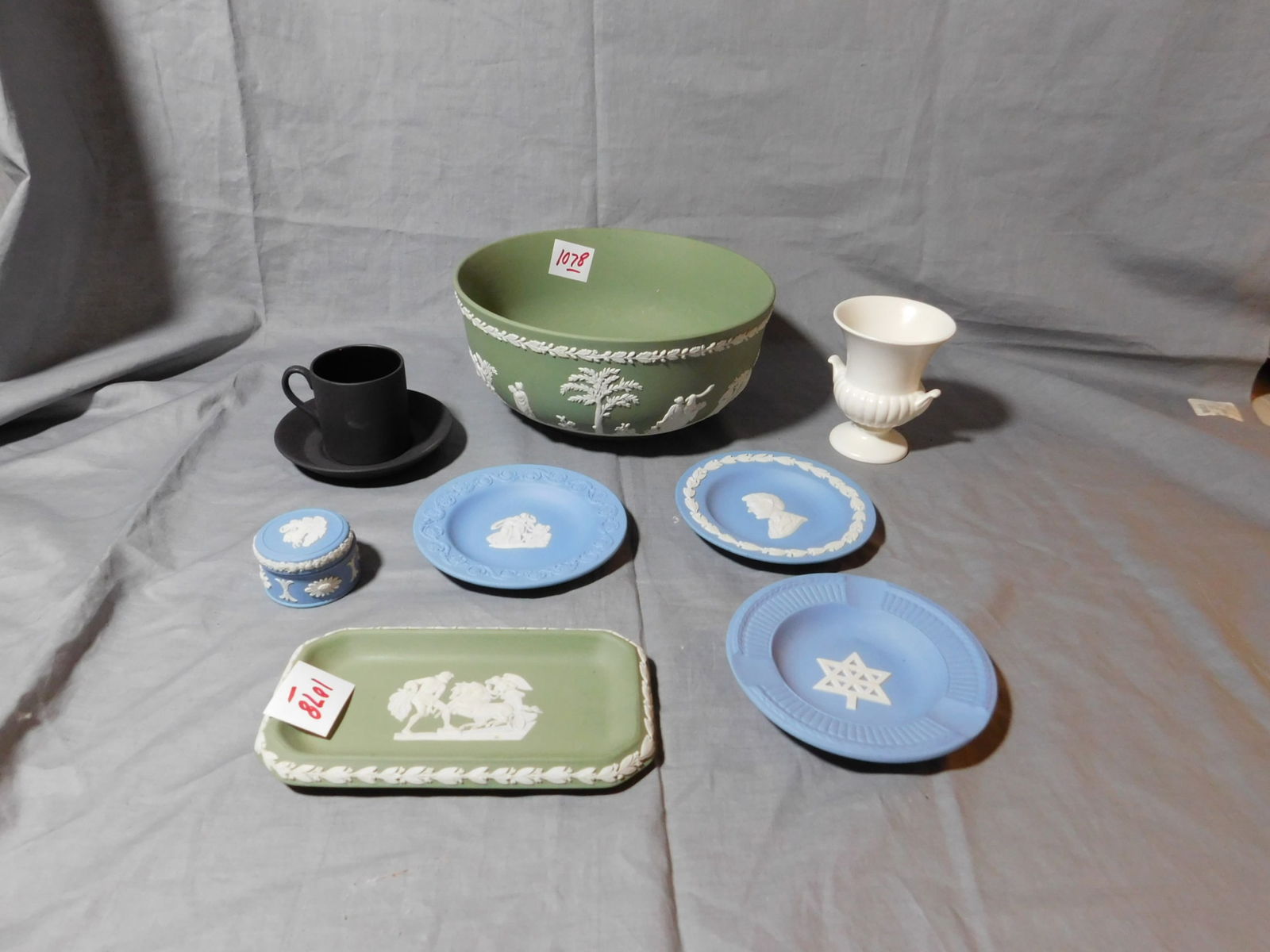 8 Piece Wedgwood Group (1 of 10)