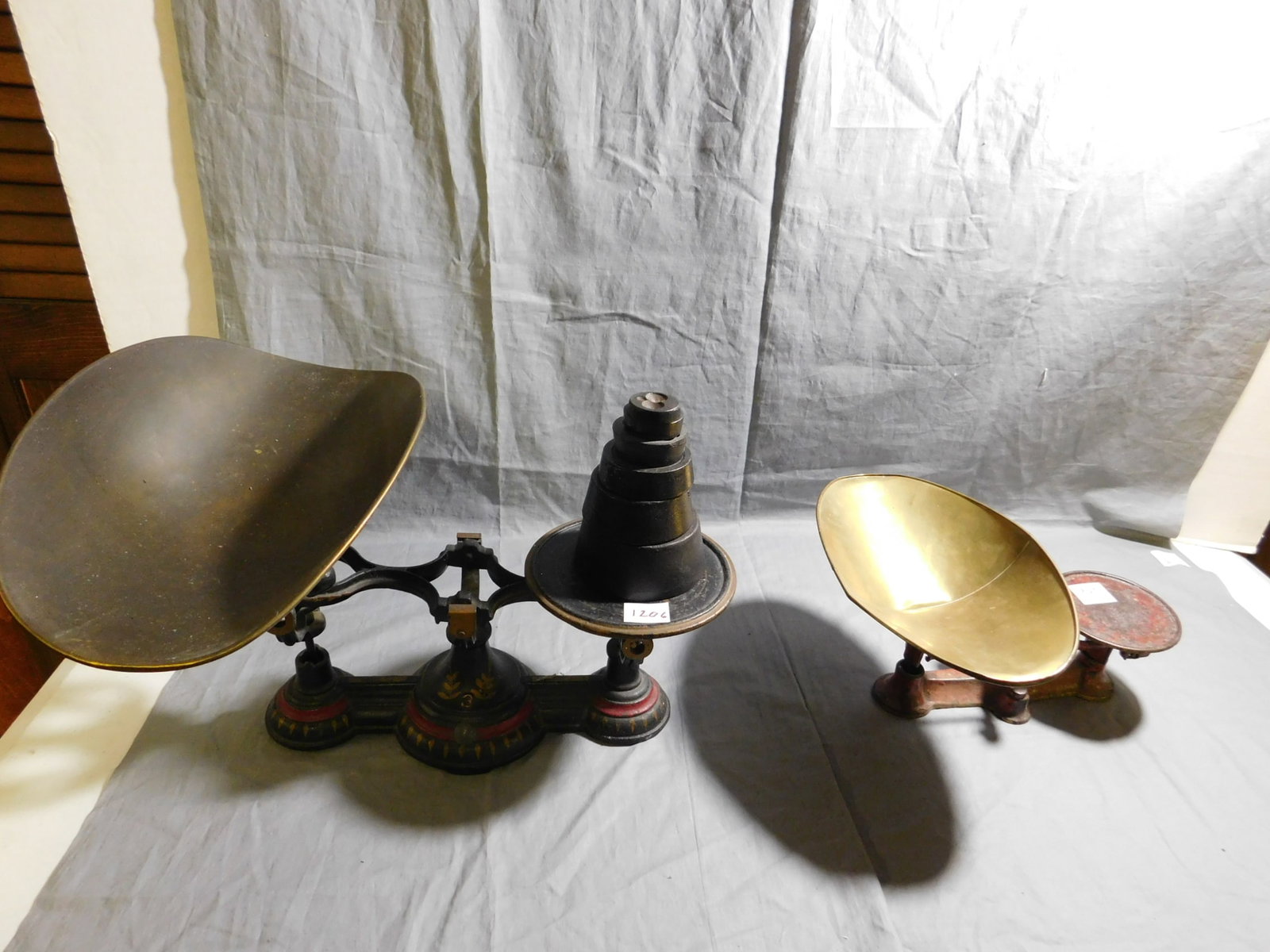 2 Table Top Balance Scales (1 of 6)