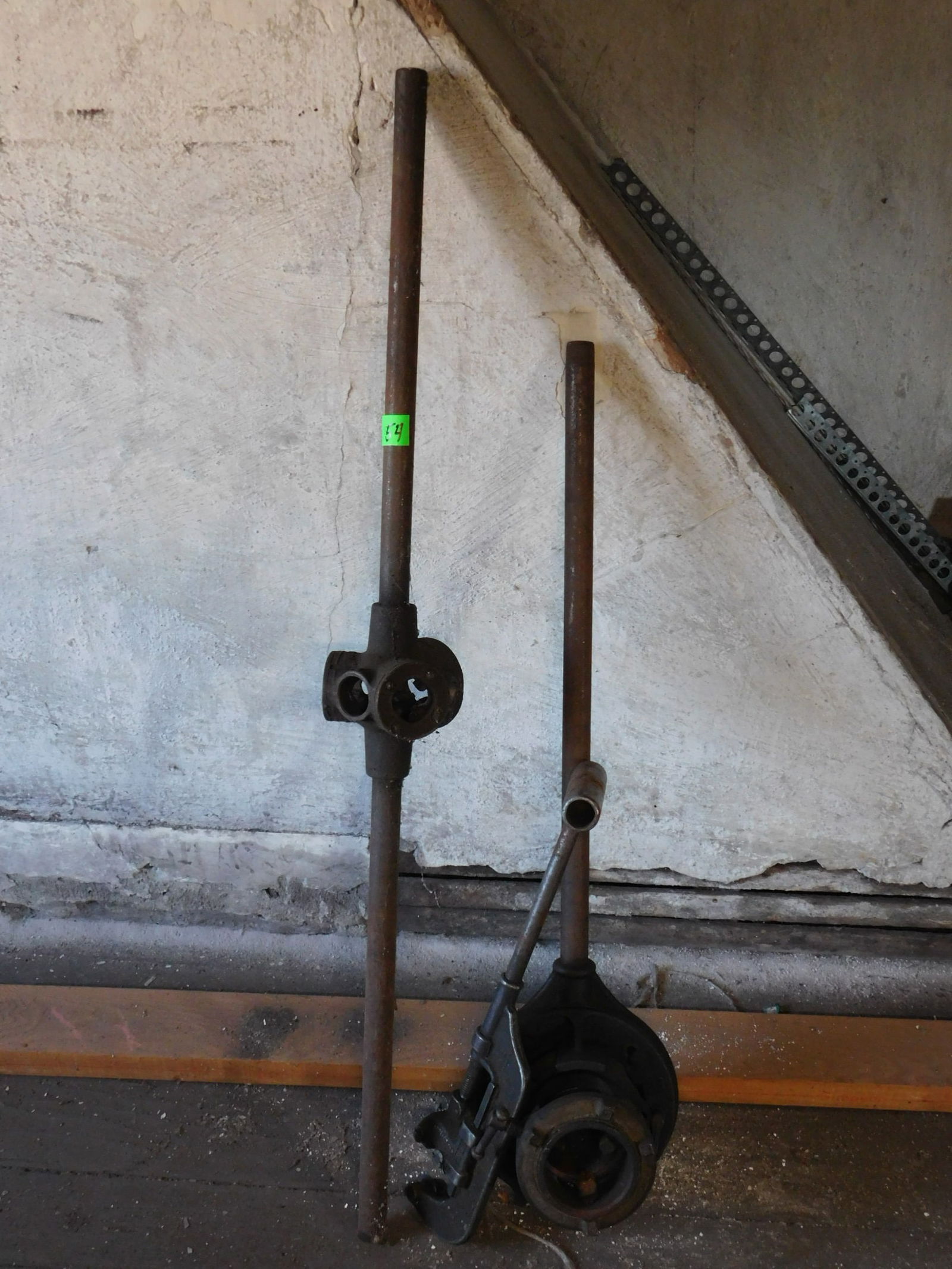 2 Pipe Threaders and 1 Pipe Cutter (1 of 5)