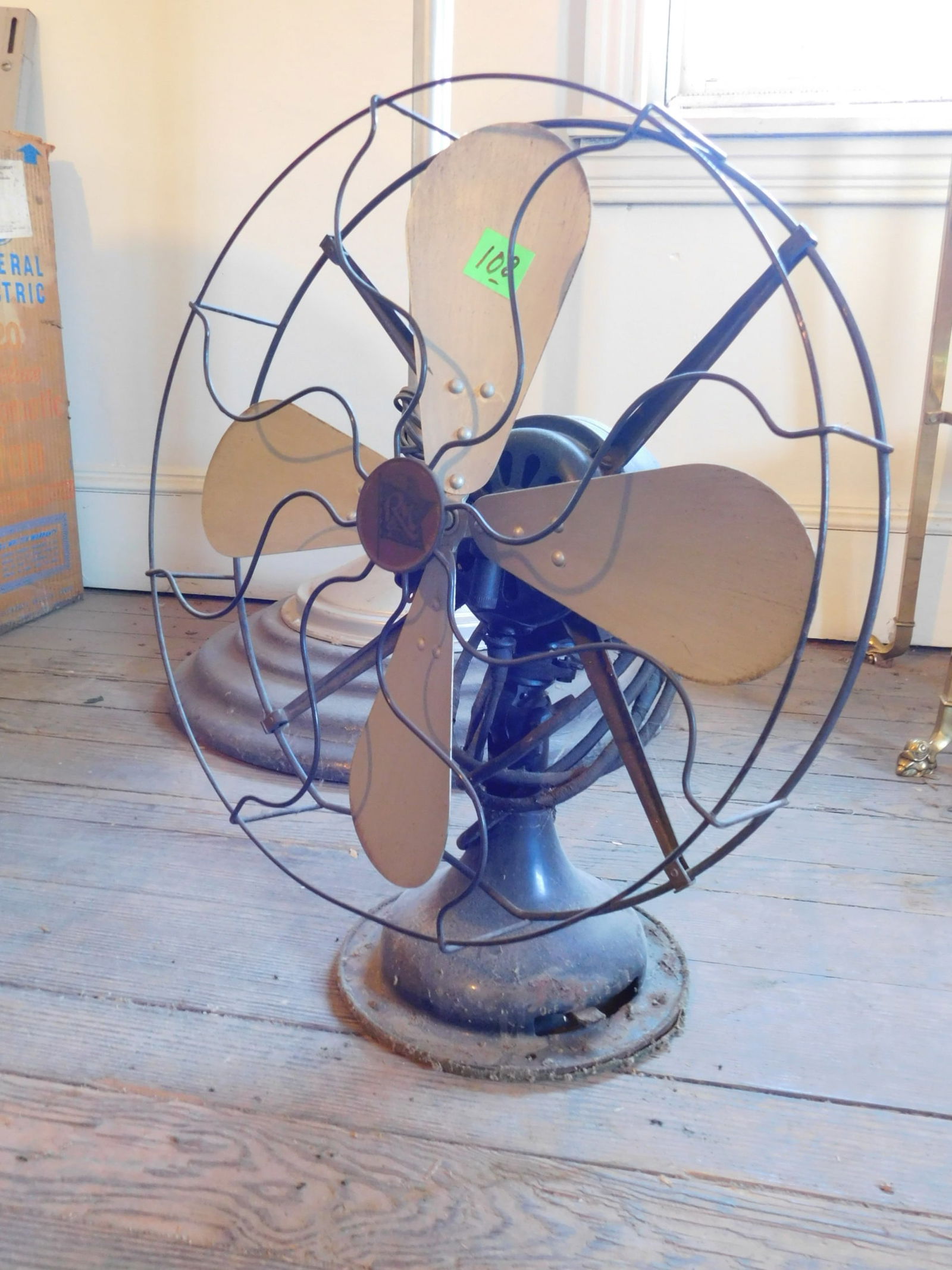 Robbins + Myers Table Fan (1 of 5)