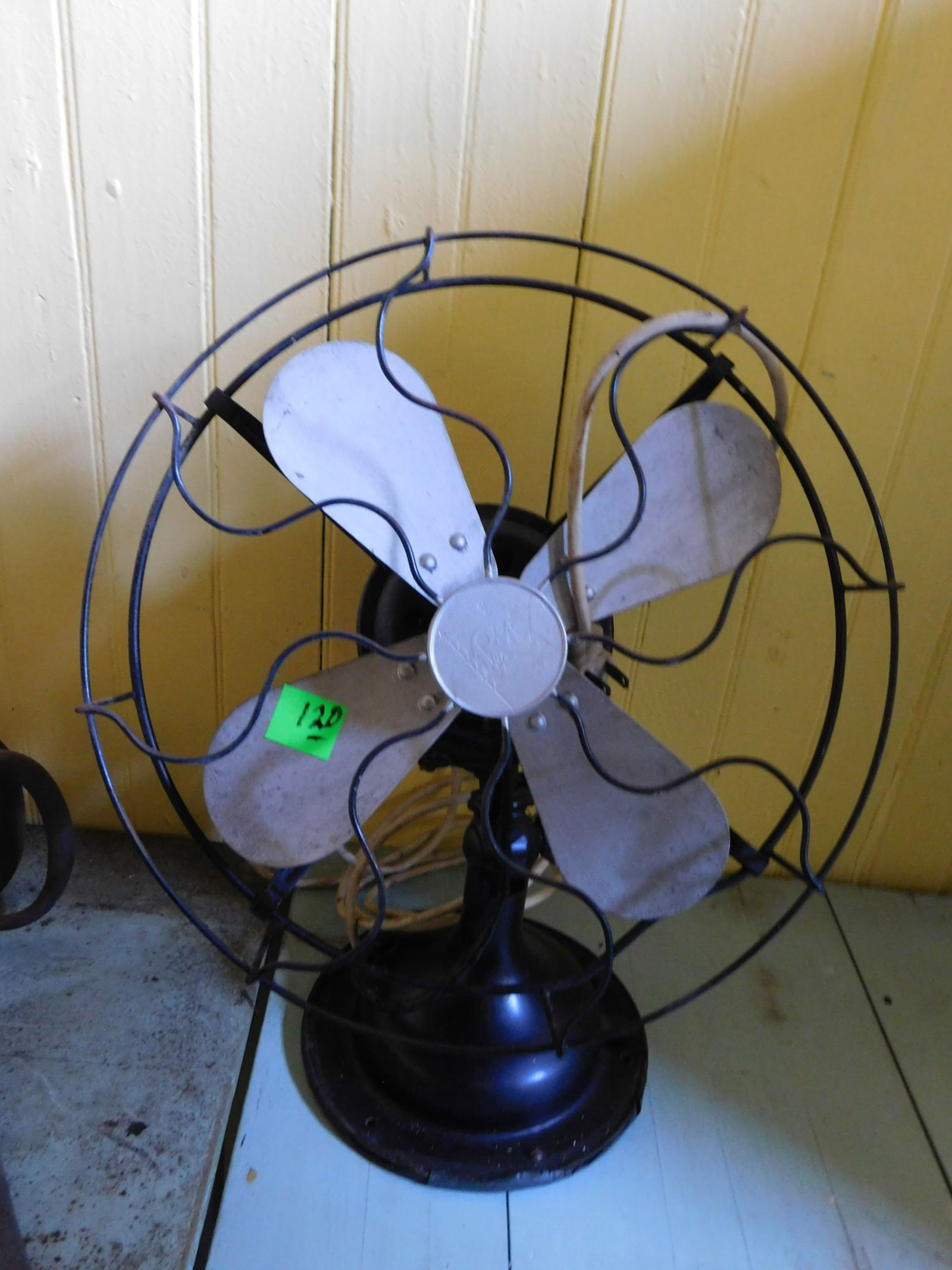 Vintage RM Table fan (1 of 2)