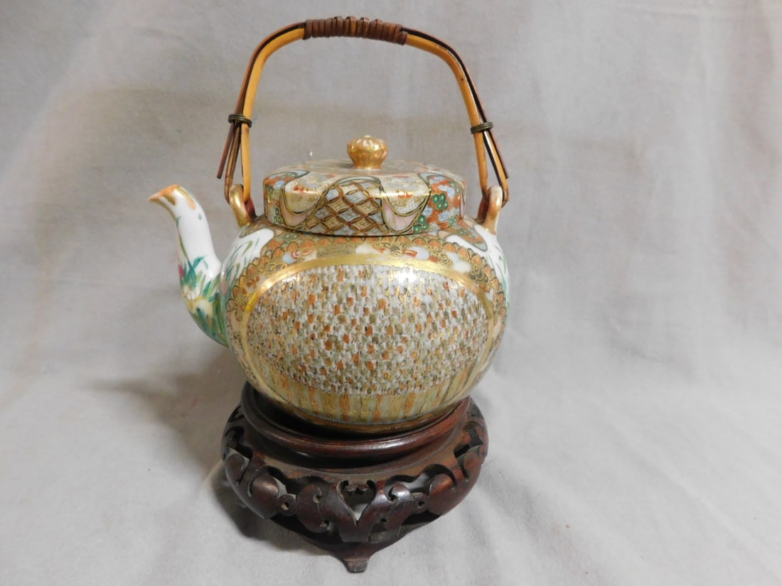 Japanese Porcelain Tea Pot (1 of 6)