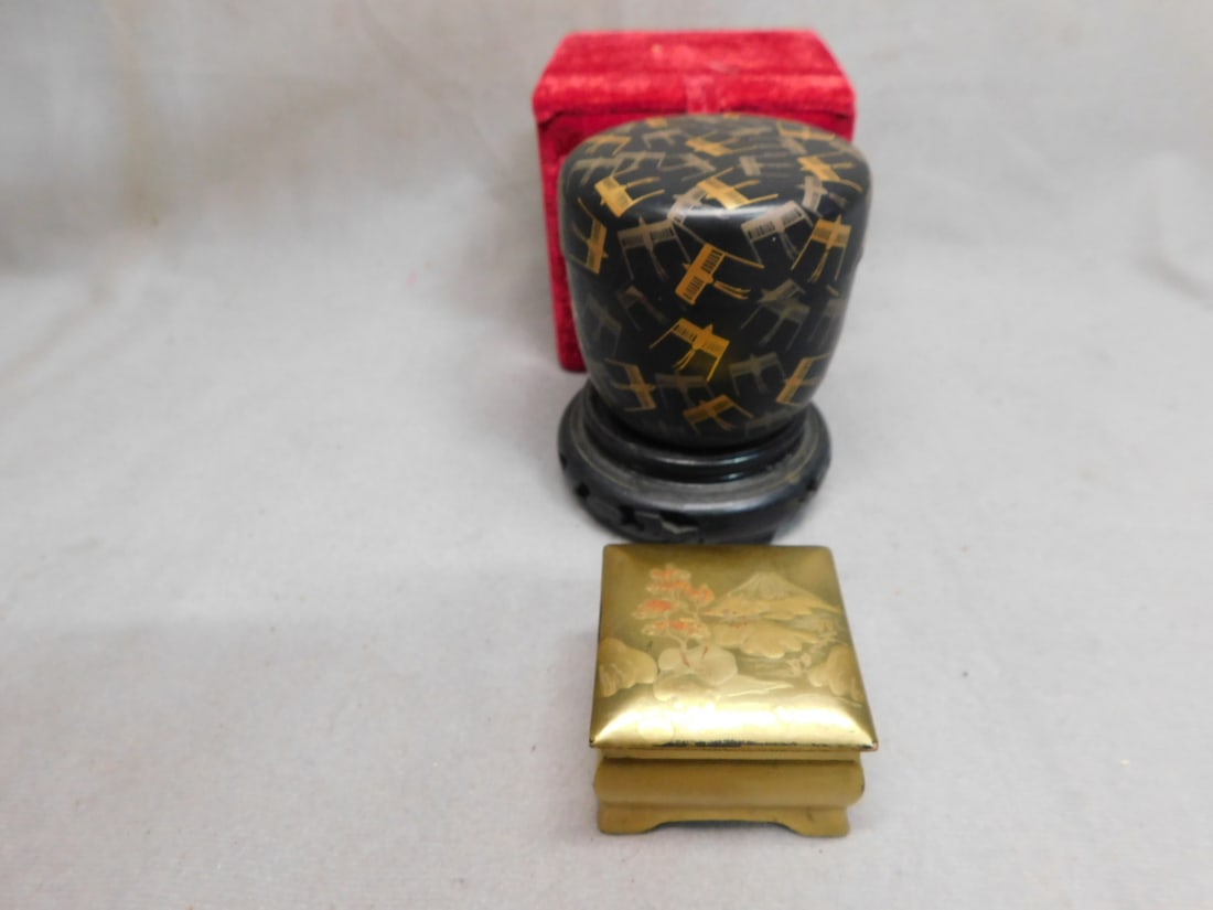 2 Japanese Lacquered Boxes (1 of 7)