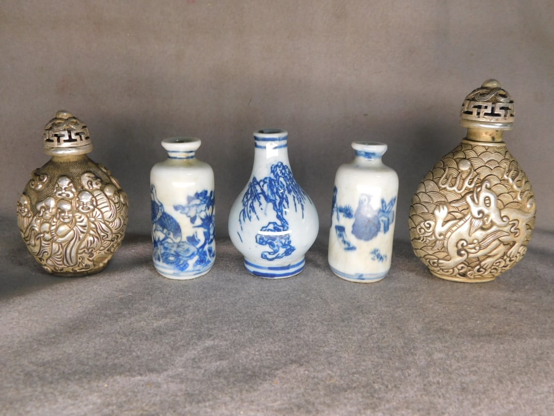 5 Chinese Snuff Bottles (1 of 4)